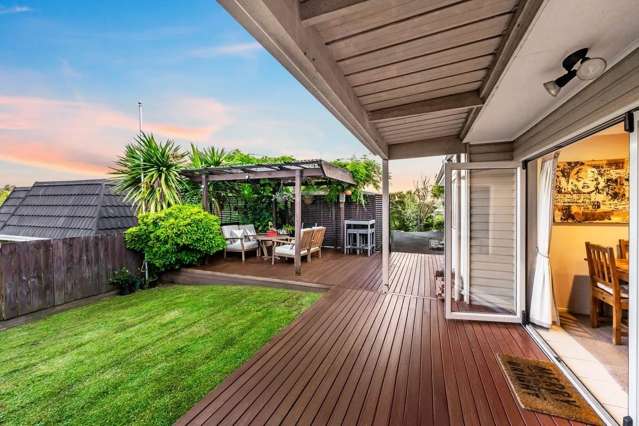 Coastal Home – 809m2 with M/H Urban Potential