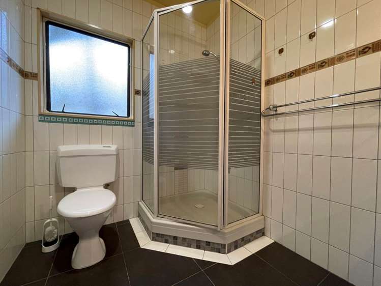 21 Theban Place Totara Vale_10