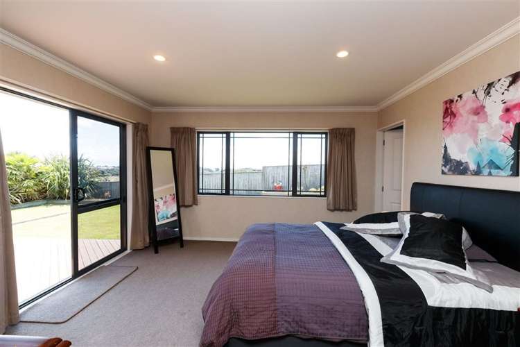 127 Pacific Drive Fitzherbert_15