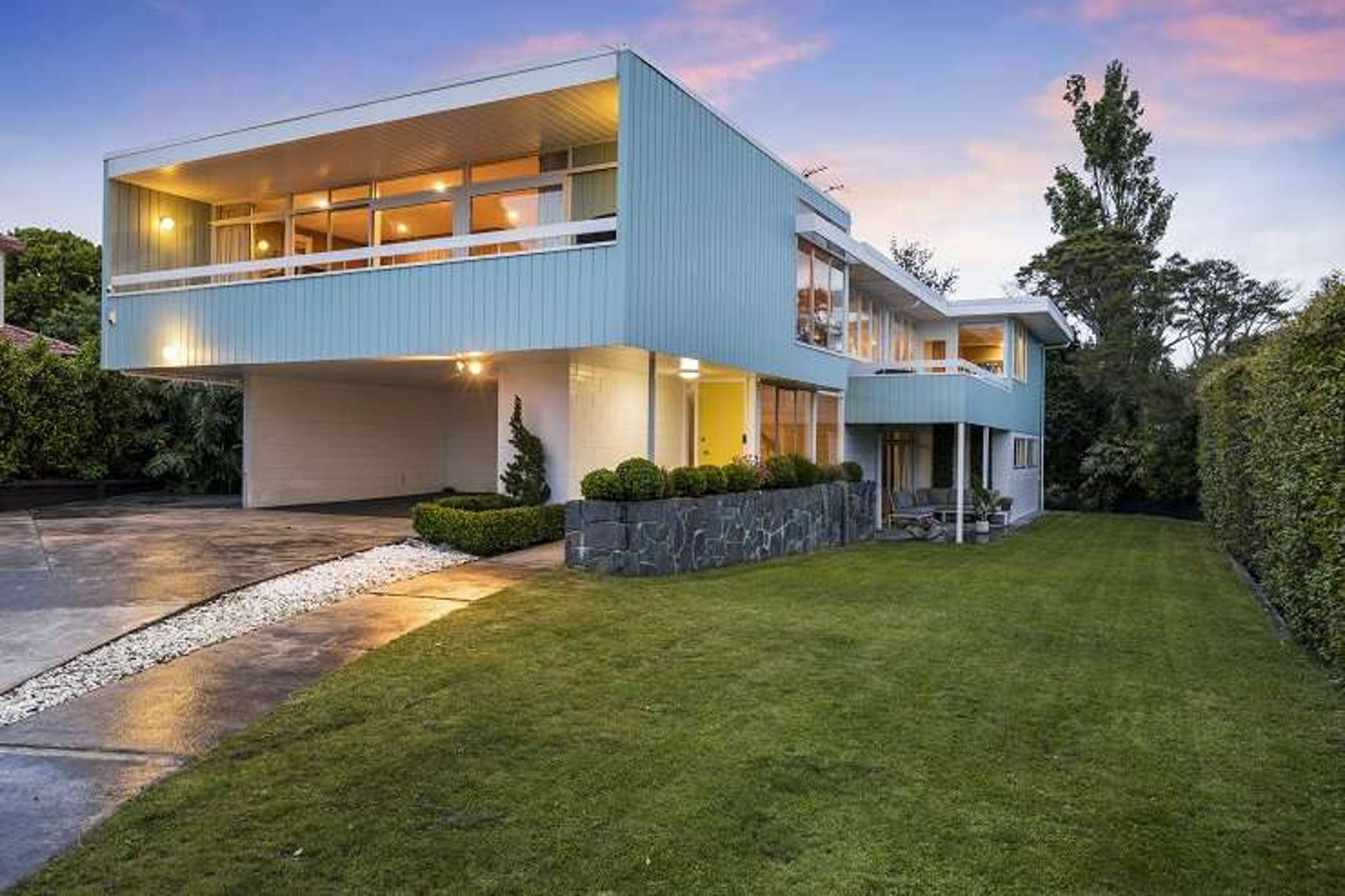 Agent who sold Sir John Key  mansion gets over $3m for Burger King ad house