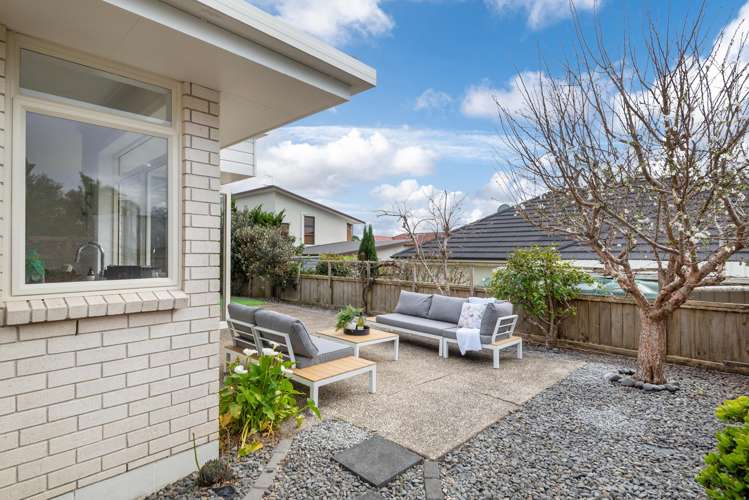 37 English Oak Drive Schnapper Rock_13