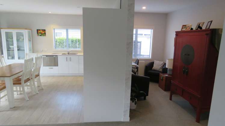 23 Chateau Crescent Rangatira Park_8