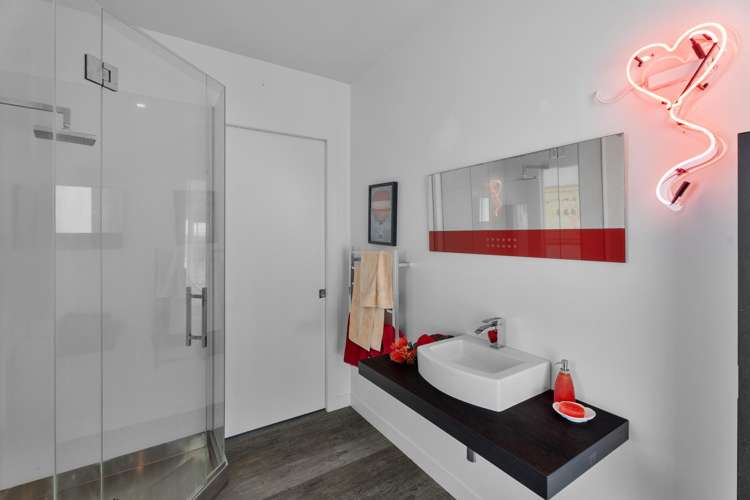 215 J Renall Road Pollok_33