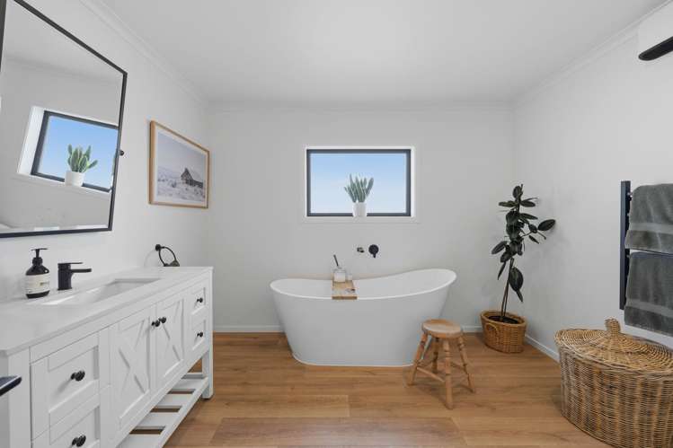 29 Humphries Road Waimumu_25