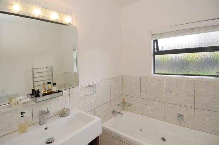 4 Pohutukawa Grove Lytton West_14