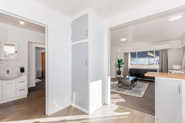 1/2 Matthews Road Wainuiomata_13