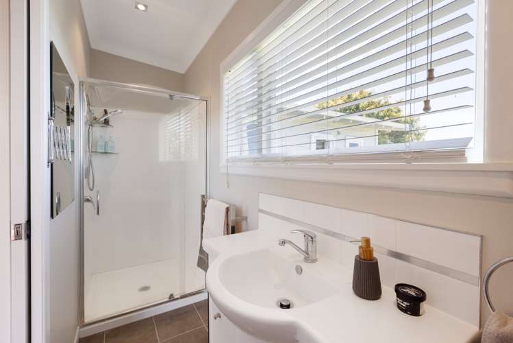 57 Seaview Road Otumoetai_7