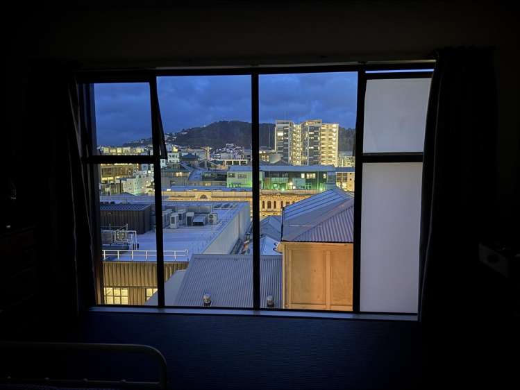 254/21 Left Bank 2185_10