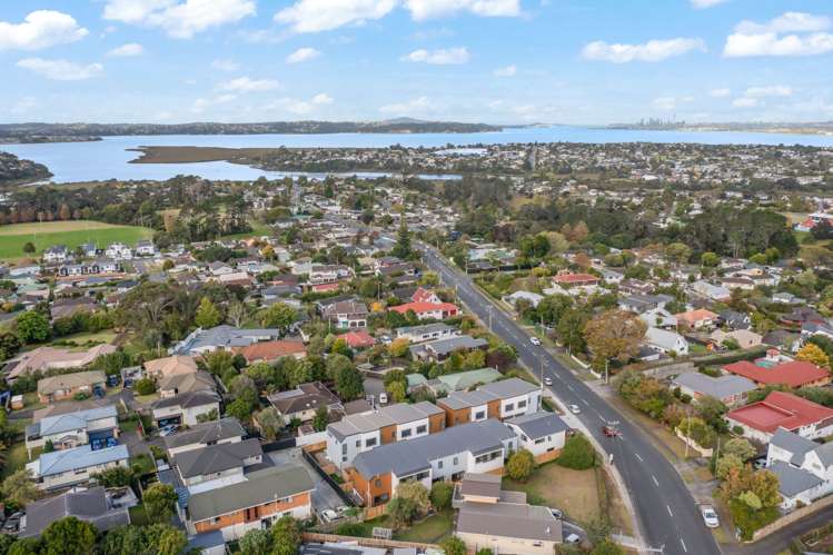 4 & 8/196 Royal Road Massey_30