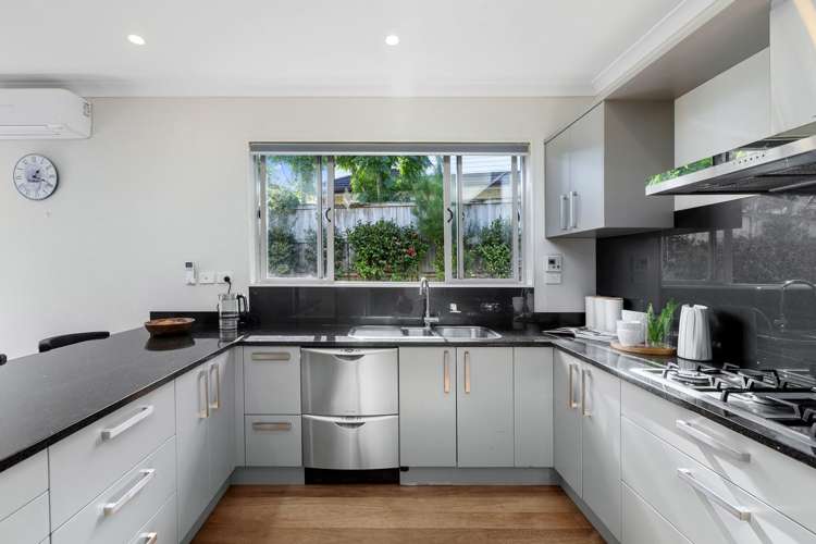 12 Bur Oak Terrace Schnapper Rock_5