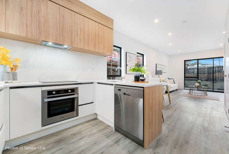 16 Papatahi Lane Flat Bush_5