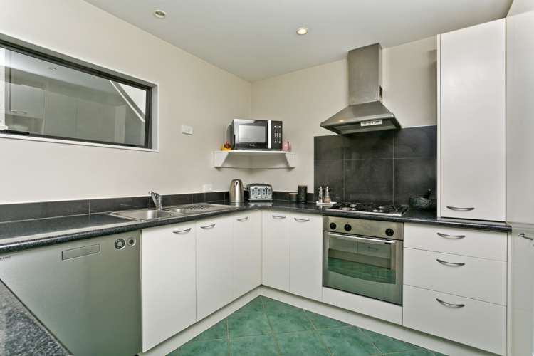 7/12 Herons Way Northcote_4