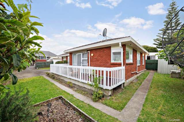 2/239 Edmonton Road Te Atatu South_1