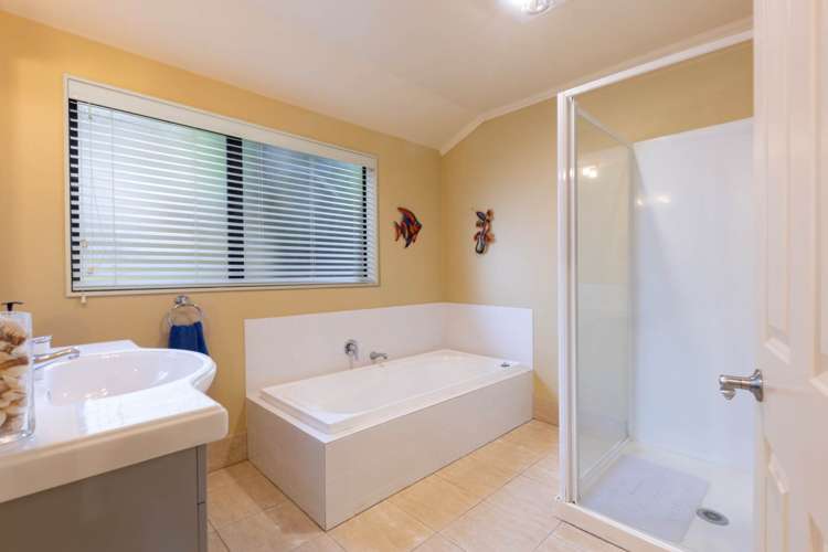 7 Frenz Drive Titirangi_14