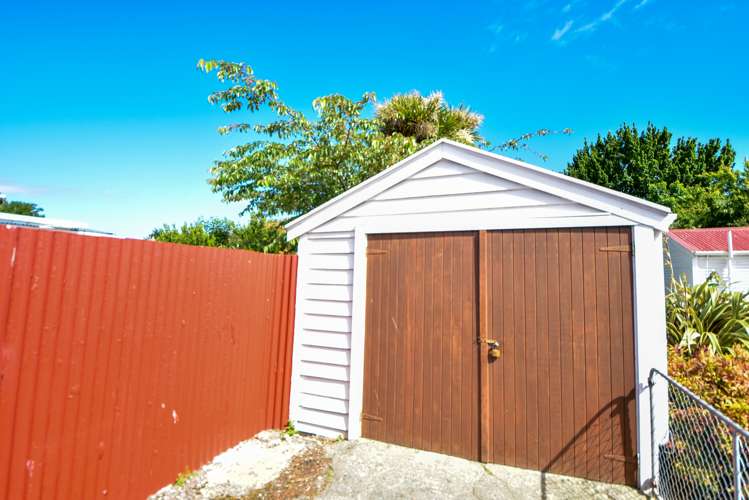 212 High Street South Carterton_16