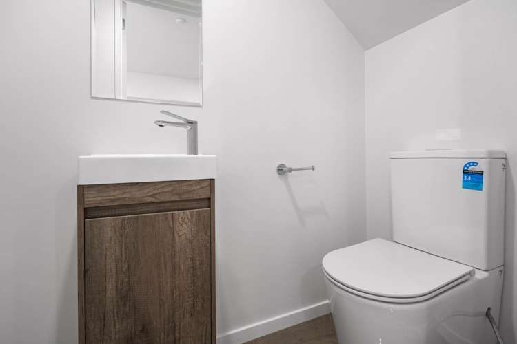 4, 6, 7/16 Reynella Drive Massey_16