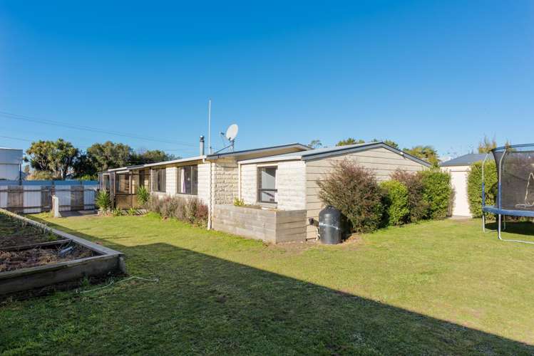 1896 State Highway 1 Tuamarina_16