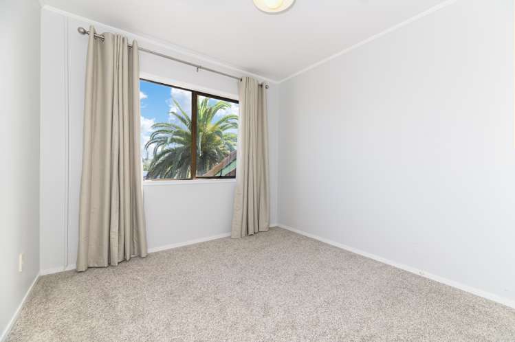 7 Castlewood Grove Blockhouse Bay_12