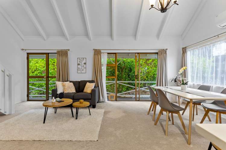 2/1 Trelawny Place Hillcrest_6