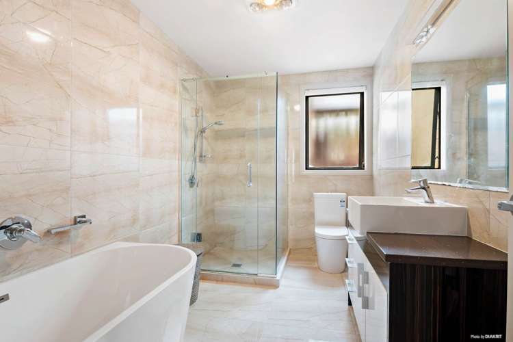 57 Bernard Magnus Lane Greenhithe_9