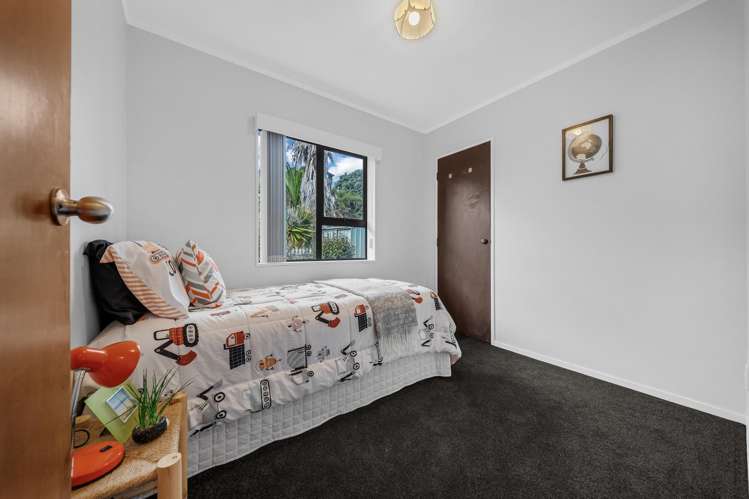 2/8 Millbrook Road Henderson_11