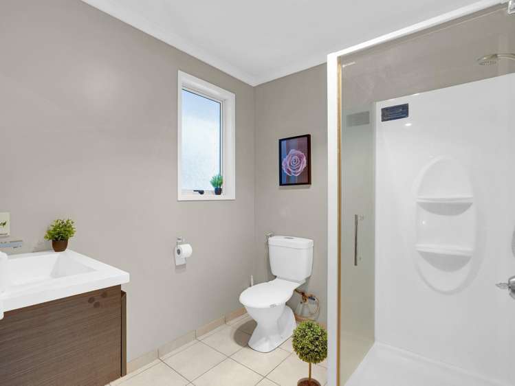 6 Raddington Way Huntington_18