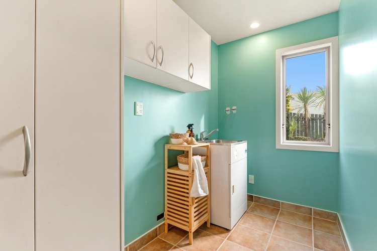 17 Deerness Crescent Algies Bay_14