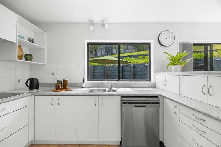 3 Seaford Place Murrays Bay_16