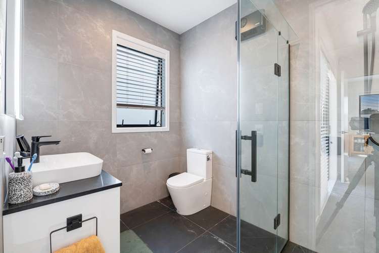 8 Kikorangi Drive Wainui_24