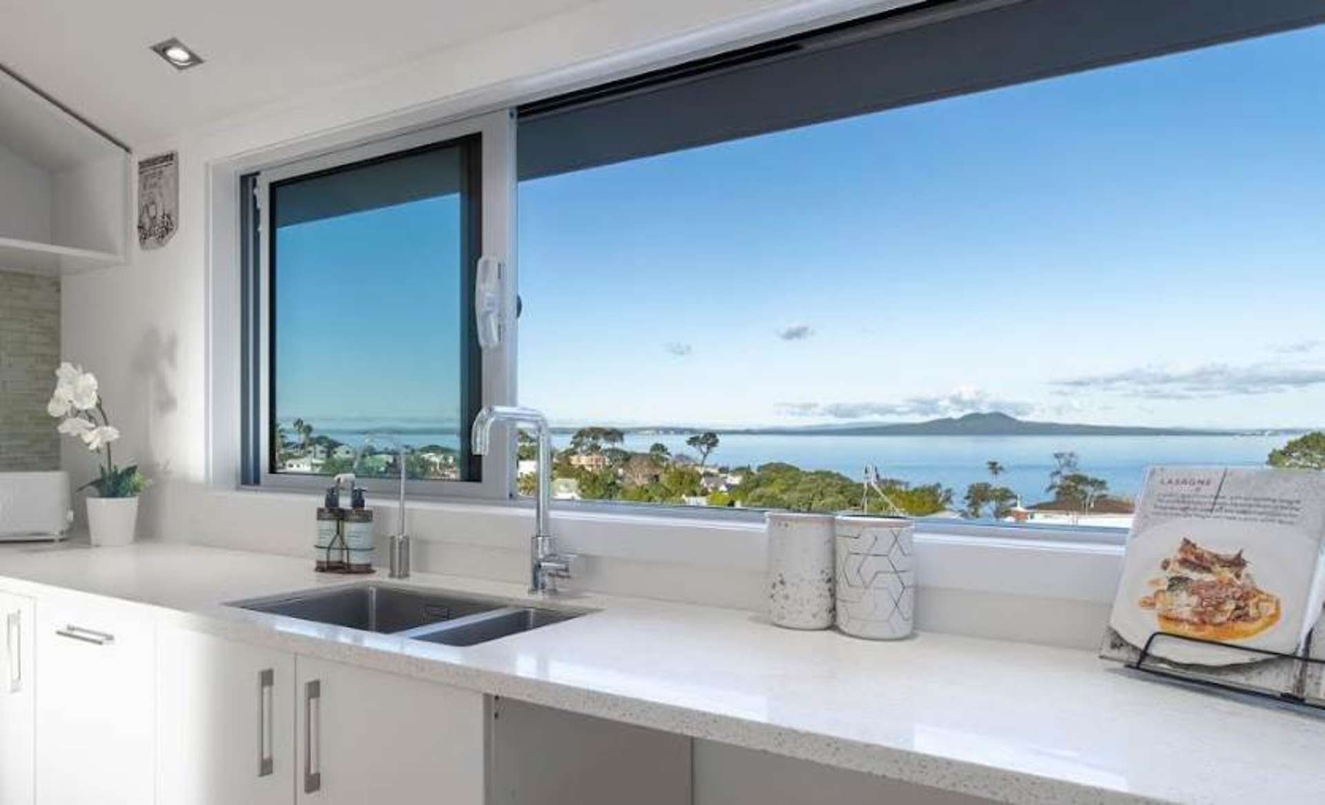 2/19 Toroa Street Torbay_0