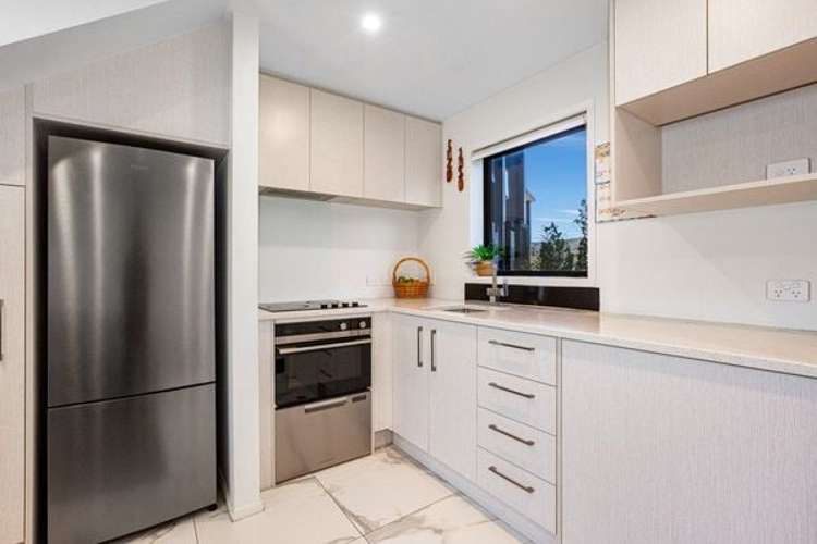 8/10 Avery Grove Boulcott_4