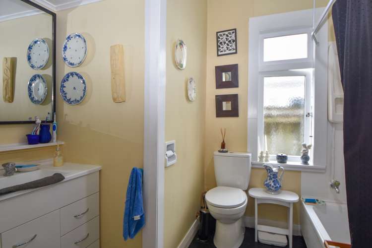 214 High Street South Carterton_12