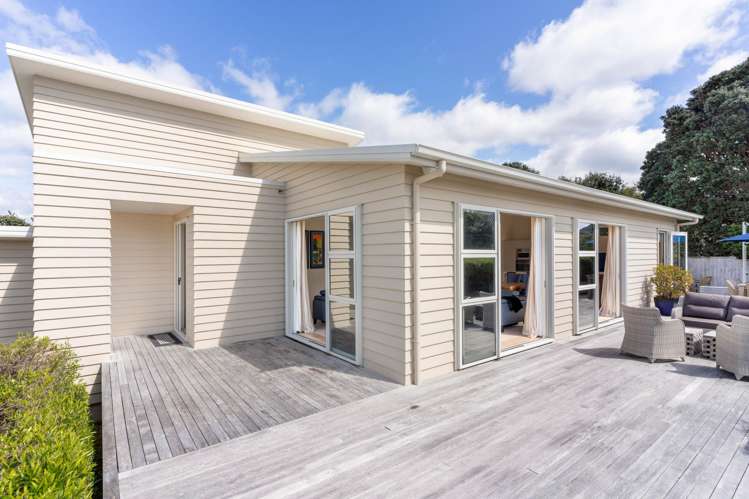 6 Braddock Grove Pauanui_24