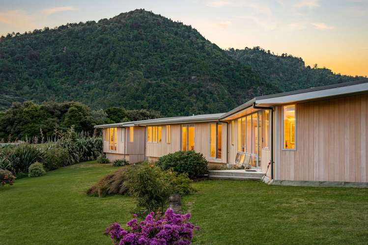 38 Upland Road Huia_5