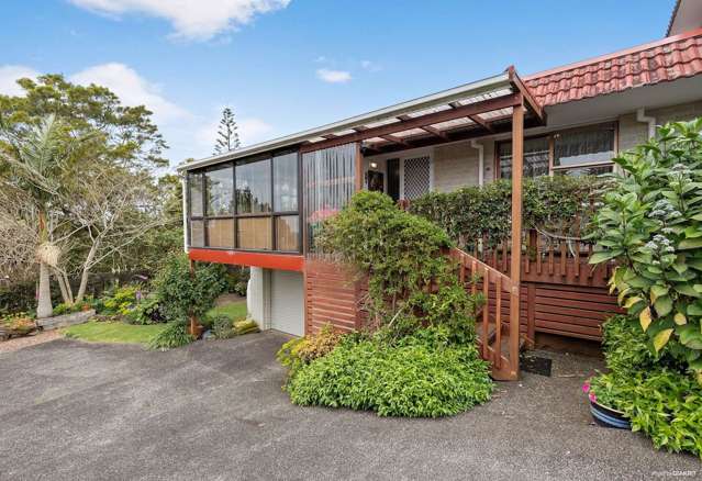 Extra Large Sunny Unit with Views