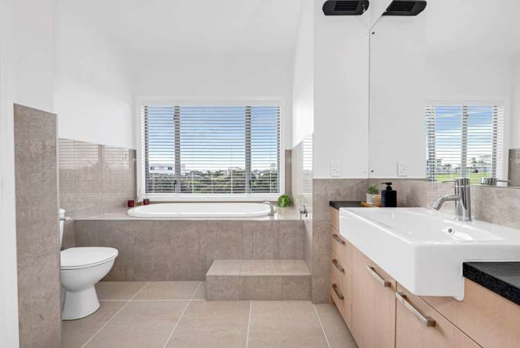 9 Intrepid Crescent Beachlands_23