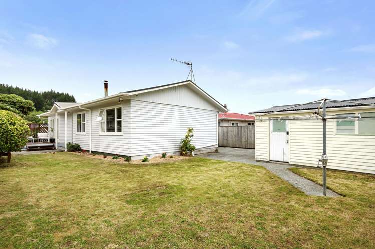27 Momona Street Wainuiomata_13