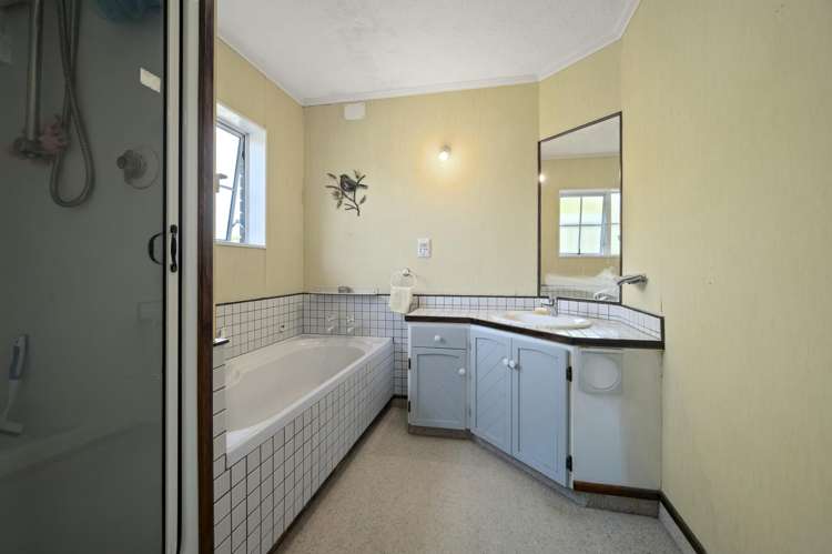 2 Kirk Lane Owhata_11