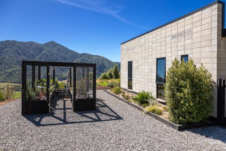 1424 Queen Charlotte Drive Anakiwa and Surrounds_16