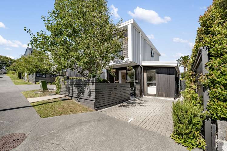 1/4 Glen Atkinson Street_0