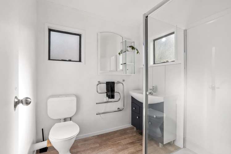 257 Golf Road Titirangi_13