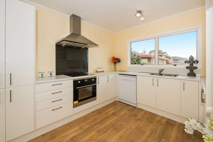 2/104 Carlisle Road Browns Bay_3