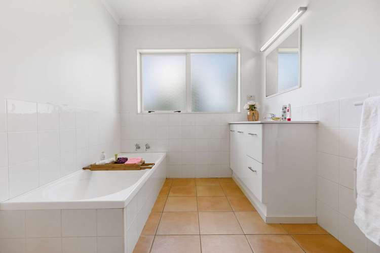 4 Worcester Drive Rototuna North_10