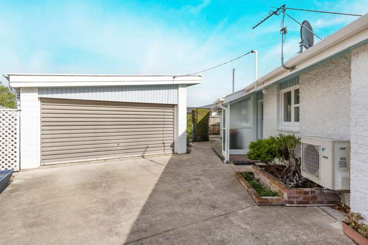 6 Barclay Place Burwood_16
