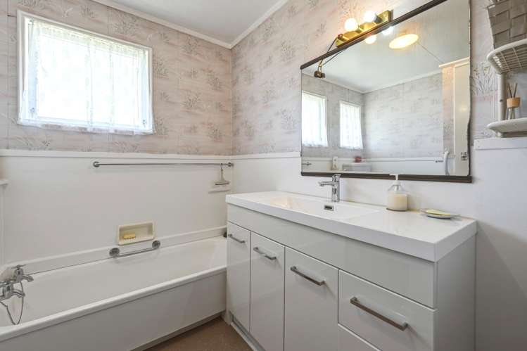 25 Browning Crescent Owhata_11