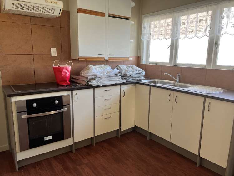 57 Yeovil Road Te Atatu Peninsula_3