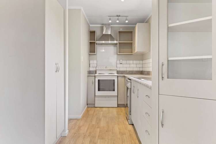 12 Alison Street Mangakakahi_12