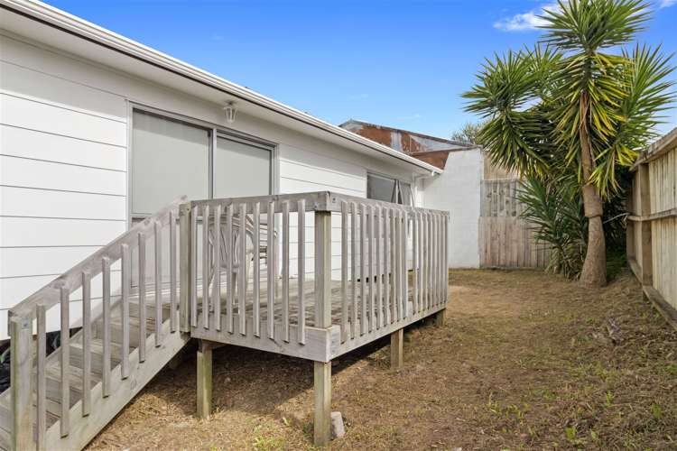 2/111 Tirimoana Road Te Atatu South_3