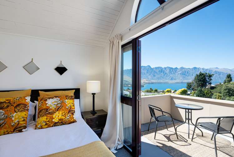 12 Greenstone Place Fernhill/Sunshine Bay_12