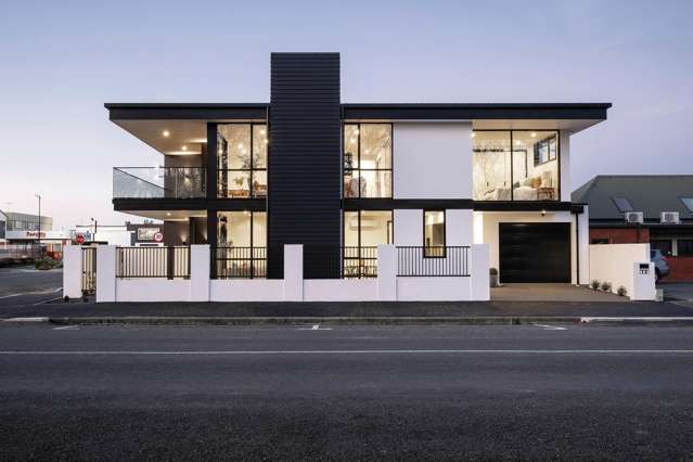 Exquisite upstairs apartment
